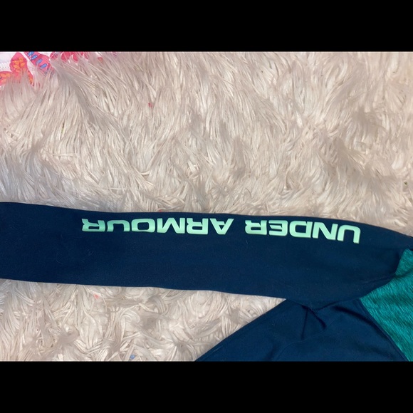 Under Armour pull over - Picture 2 of 5